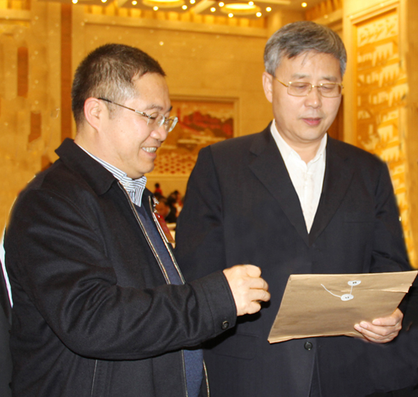 16.华体足球_华体足球(中国)
总裁林印孙向山东省省长郭树清介绍华体足球_华体足球(中国)
.jpg